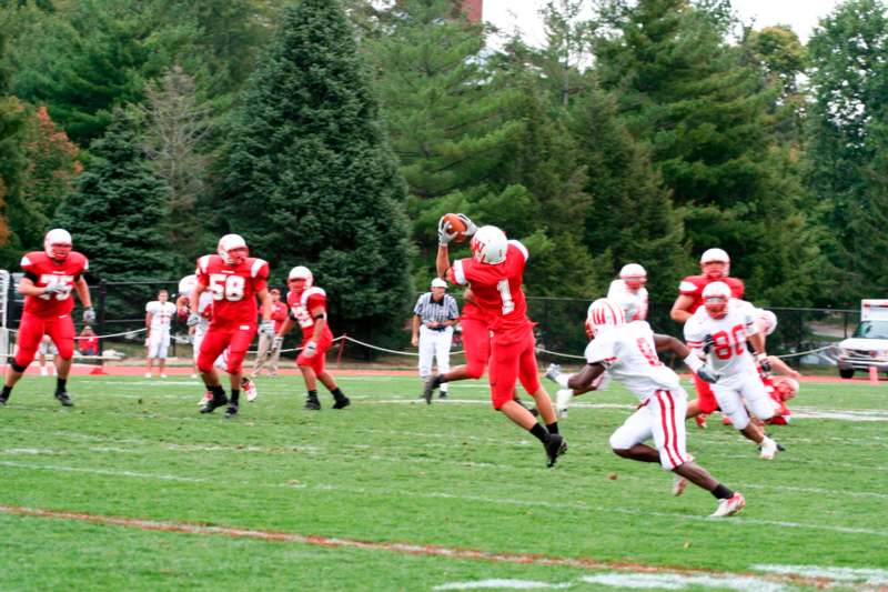 a football player catching a football