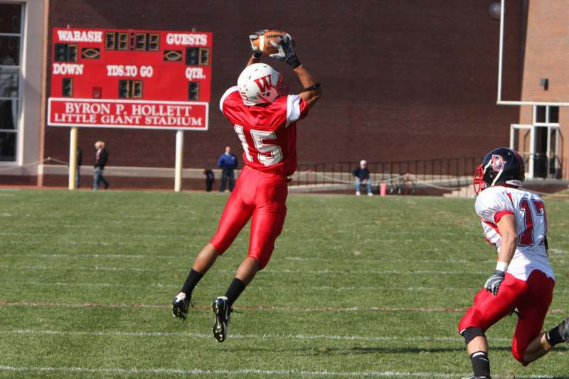 a football player catching a football