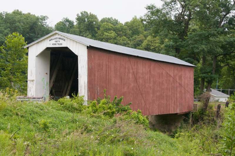 a red and white covered bridge