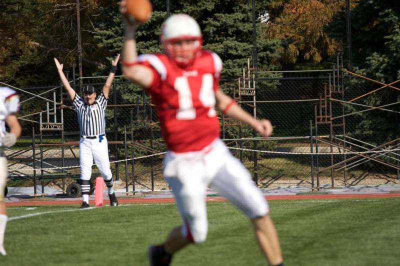 a football player throwing a football
