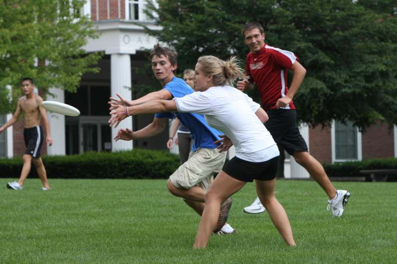 a group of people playing frisbee