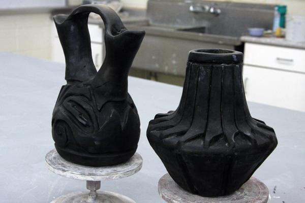 a black vases on a table