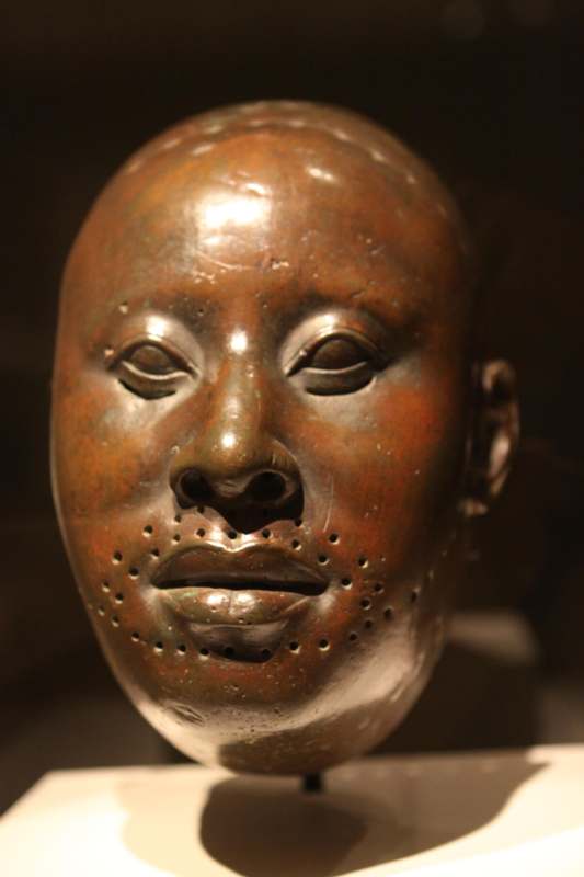 a bronze statue of a man's face