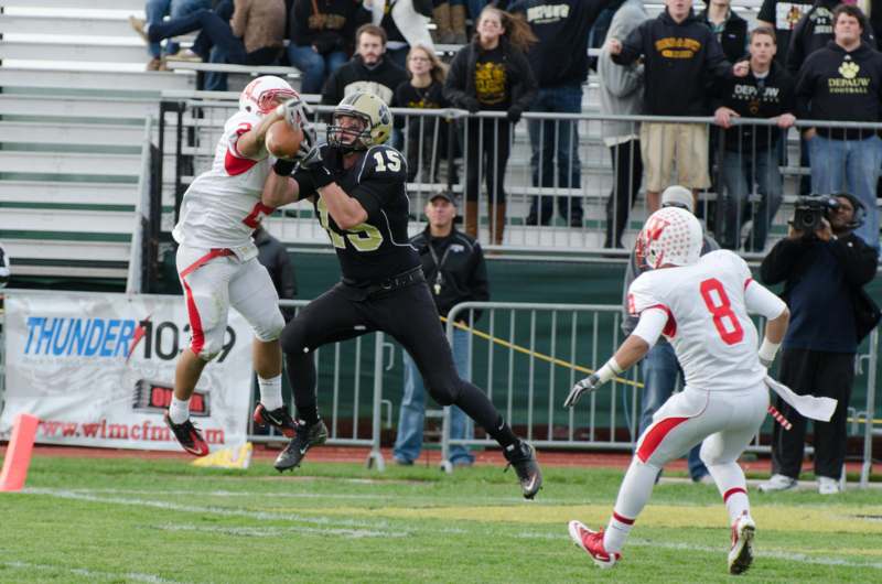 a football player catching a ball