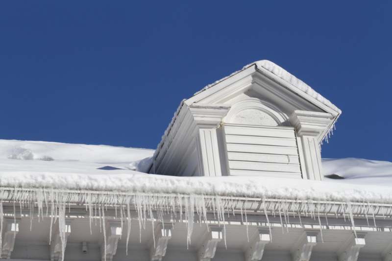 a roof with icicles from it