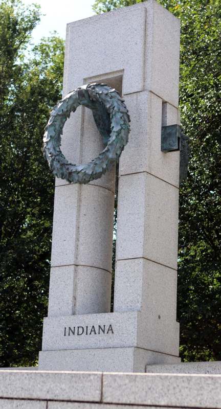 a statue of a wreath on a pillar