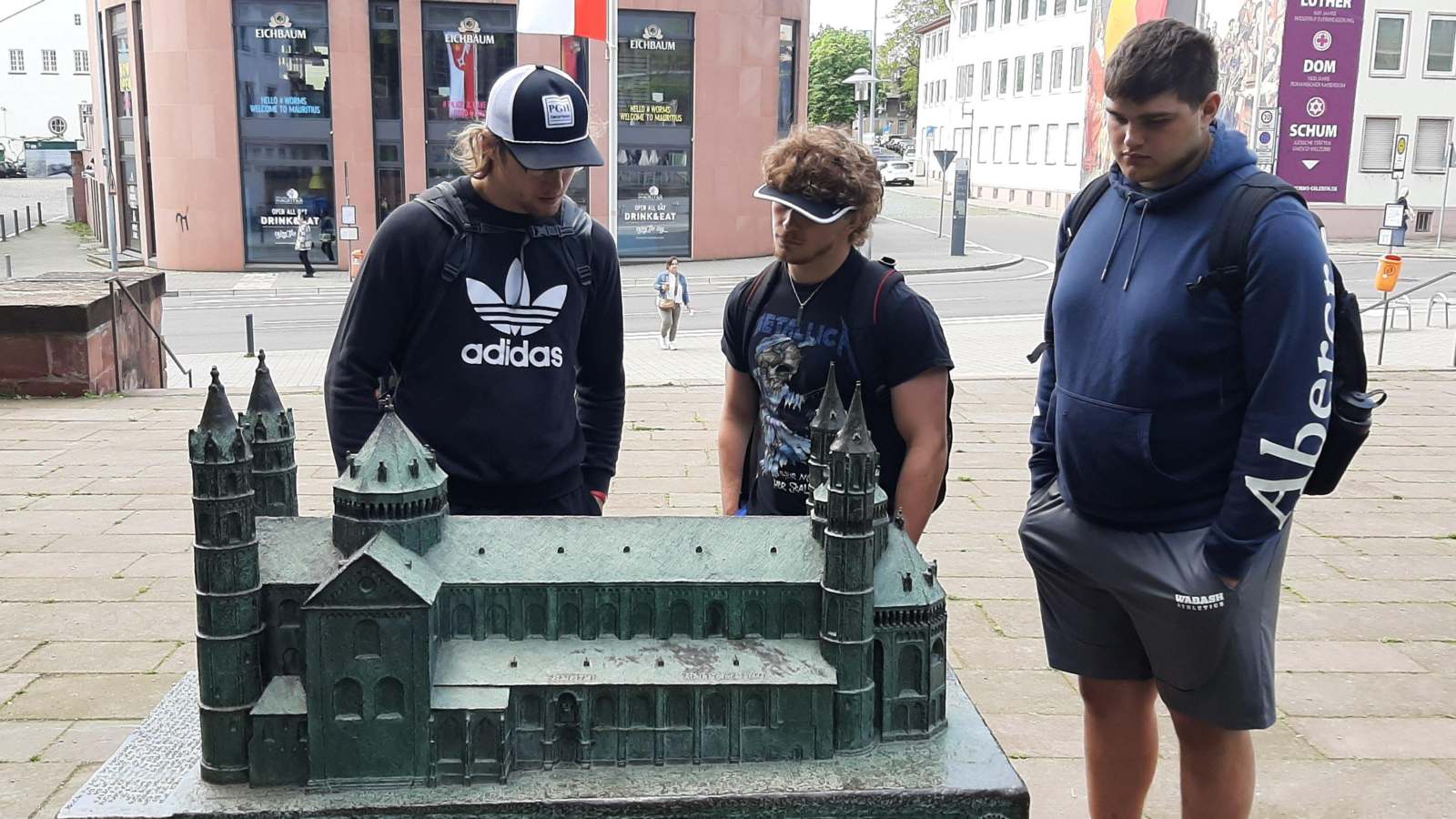 students look at a model of Worms Cathedral