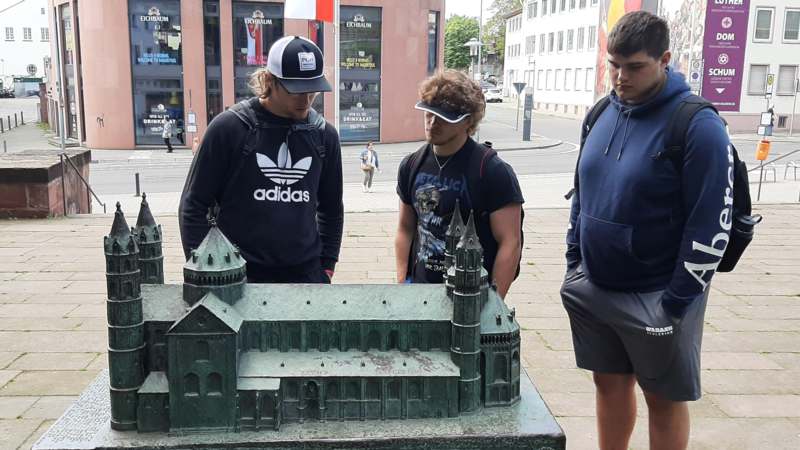 students look at a model of Worms Cathedral
