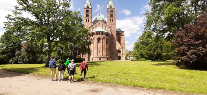 Students exploring the park behind the Speyer Cathedral