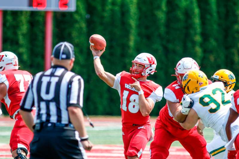 a football player throwing a football