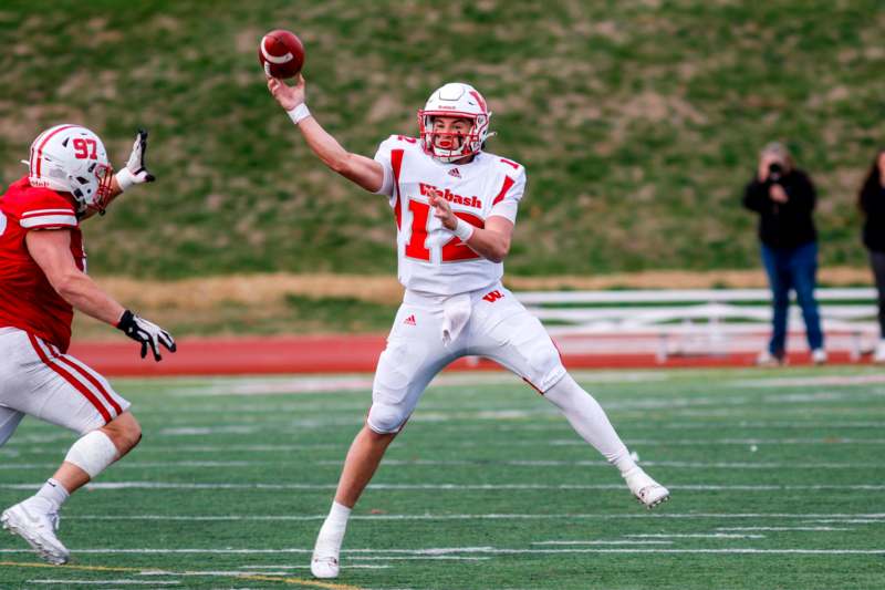 a football player throwing a football