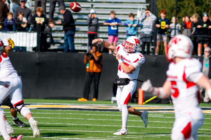 a football player throwing a football