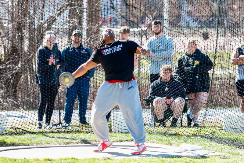 a man throwing a disc in a circle