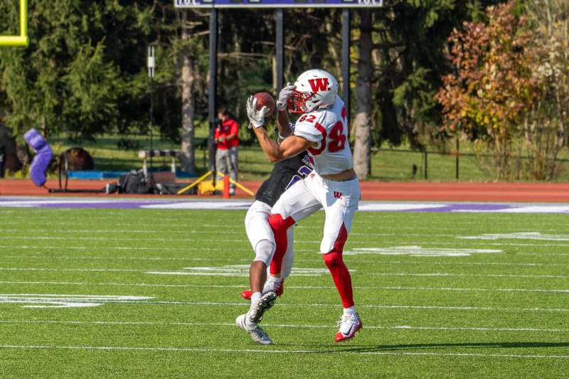 a football player catching a football
