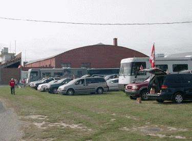 a parking lot with cars and buses